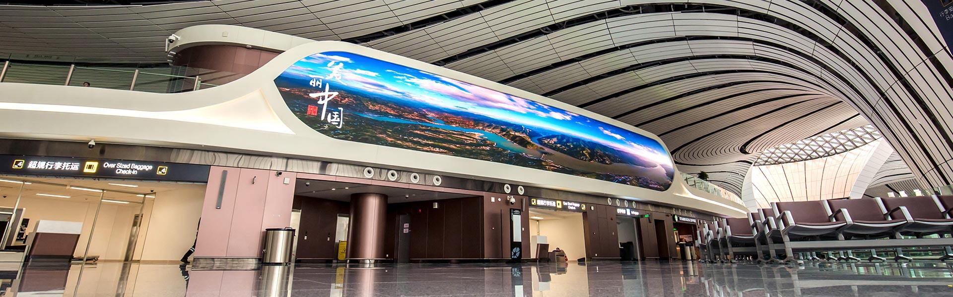 Крупные светодиодные экраны LianTronics поразили крупнейший в мире терминал международного аэропорта Дасин в Пекине